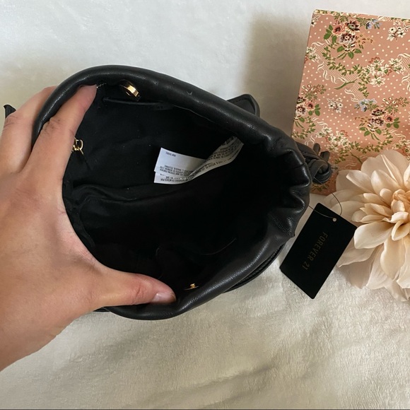 Faux Leather Open Top crossbody bag - Picture 3 of 11